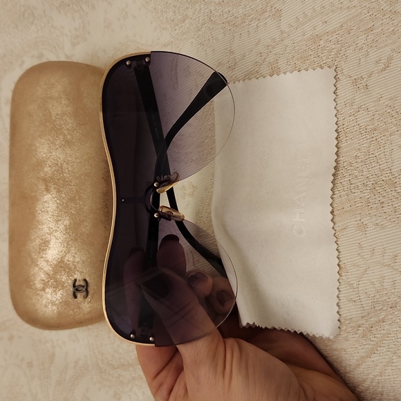 Chanel sunglasses - Picture 1 of 11
